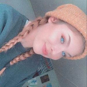 Meet your Posher, Bridgette eve